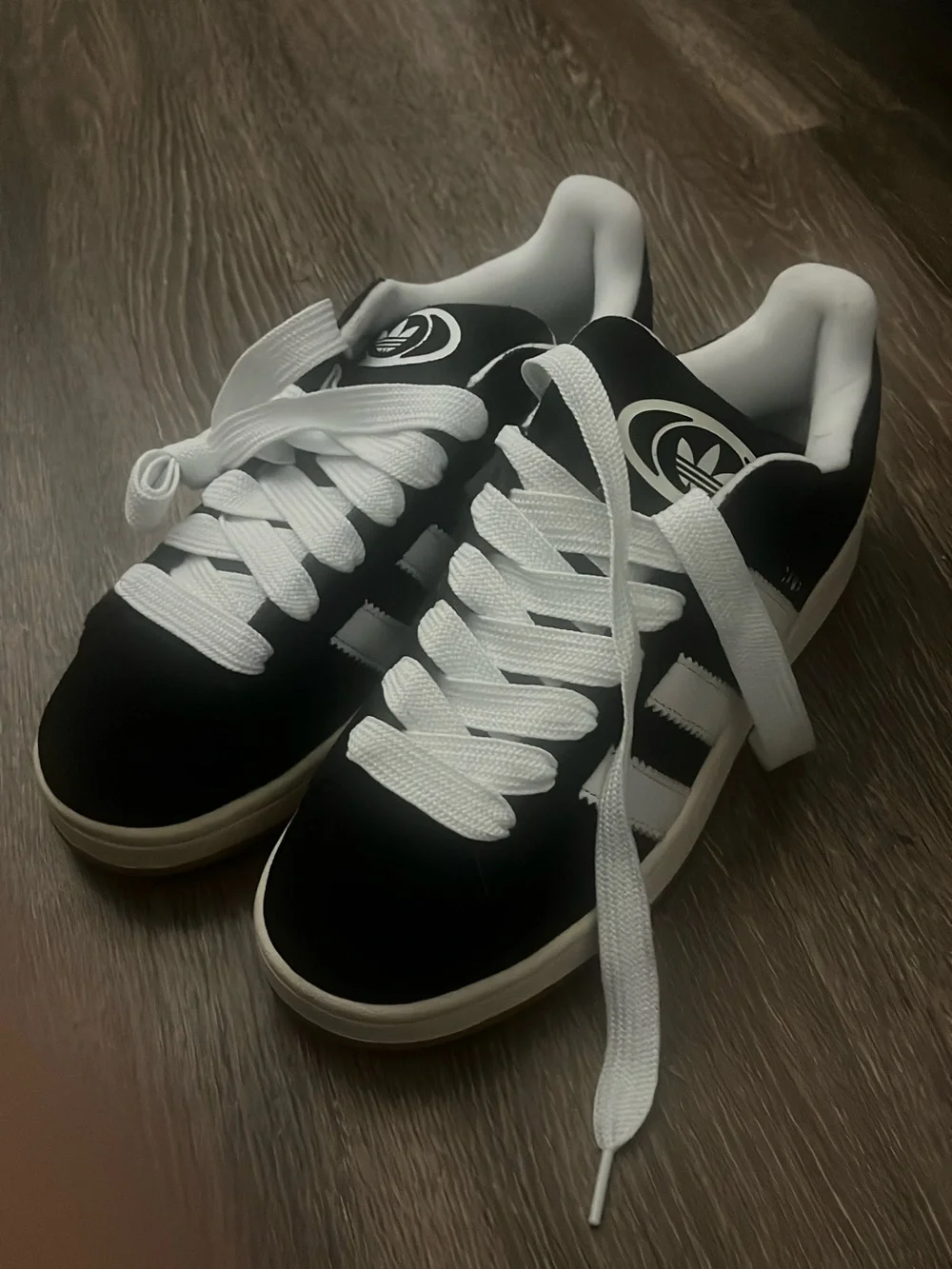 Men’s Adidas sambus